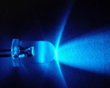 自萨里大学等机构：照射蓝光或能降低机体血压