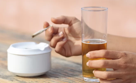 什么使你的大脑更糟 酒精或大麻？