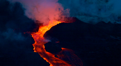 基拉韦厄火山壮观的烟火表明没有停止的迹象