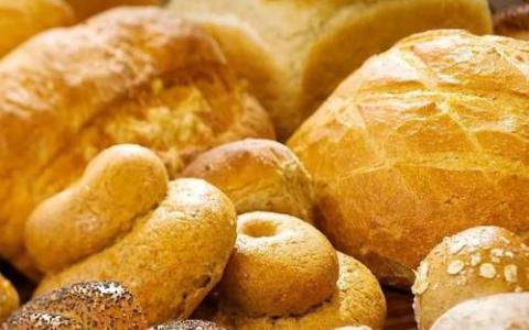研究人员如何利用基因组学来预测面包品质并加速小麦品种的发展