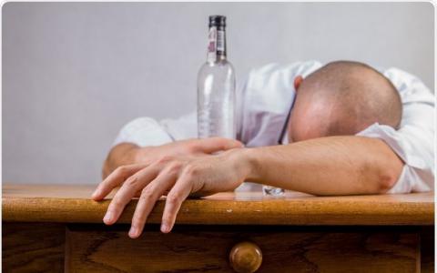 催产素阻止酒精依赖大鼠过量饮酒