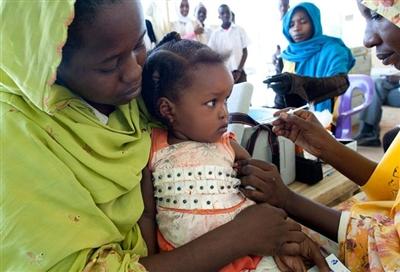 远程技术帮助生物学家预测疾病爆发为非洲儿童接种疫苗
