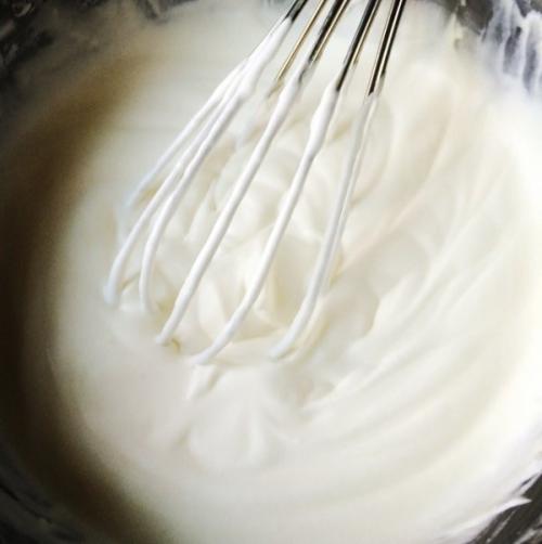稀奶油是大家生活中比较常见的一种奶油种类之一