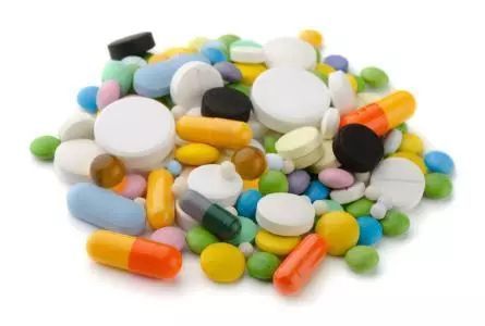 绝大多数人吃药时关注的是药物的用法和用量