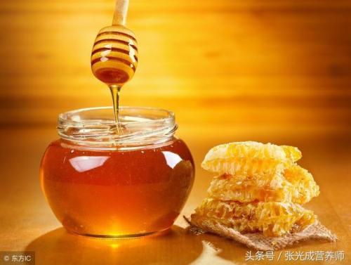 蜂蜜和某些物质是不能搭配一起食用的 这可就需要注意了