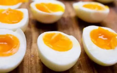 对于学生来说 不吃鸡蛋很可惜 它是可以益智的食物