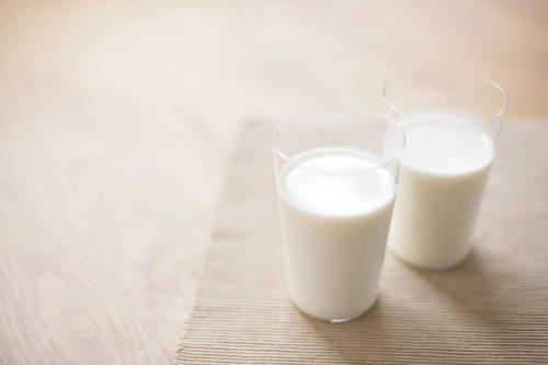 牛奶是最古老的天然饮料之一营养非常丰富