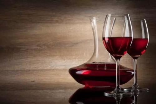 葡萄酒就是适合女性喝的酒类之一