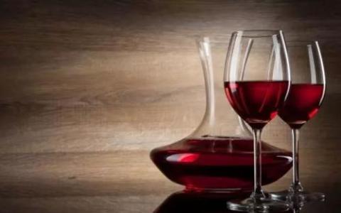 葡萄酒就是适合女性喝的酒类之一