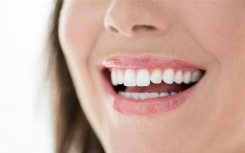 严重的牙龈疾病强烈预测肝硬化的死亡率较高