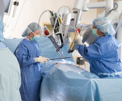 UPenn外科医生进行首次机器人辅助双侧乳房重建