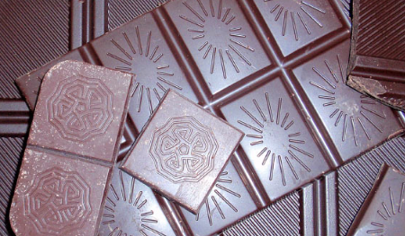 两项研究表明 吃黑巧克力可改善记忆力 减轻炎症和压力
