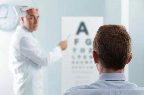 缺少医生就诊与AMD患者视力下降有关