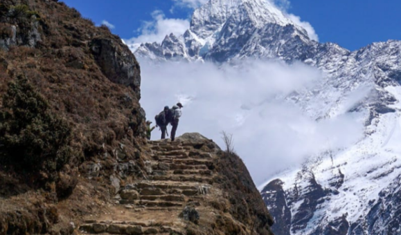 数百登山者被困喜马拉雅山  登山者被困的原因是什么？