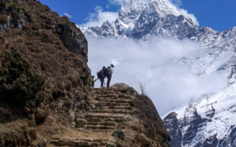 数百登山者被困喜马拉雅山  登山者被困的原因是什么？