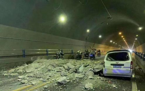 四川雅安一隧道坍塌 事故造成驾驶员一人死亡