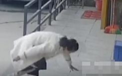 近日广东一女子被台阶绊倒连滚带爬冲进办公室 镜头一转网友炸锅了