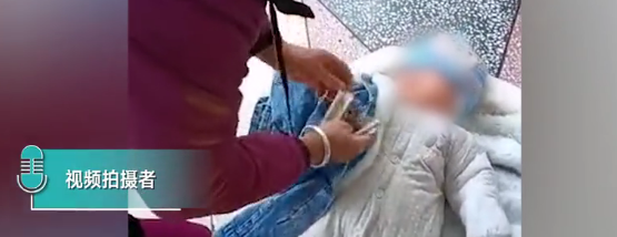 1月5日，湖南一女子家门口捡到遗弃男婴 身上一张纸条让她惊喜不已