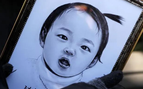 韩国养父母虐童案最新消息：小郑仁事件是谁发现的？郑仁养母收养郑仁的目的是什么？