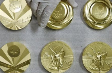 2022年冬奥会的奖牌正背面长什么样？北京冬奥会奖牌盒的材料是什么为主？